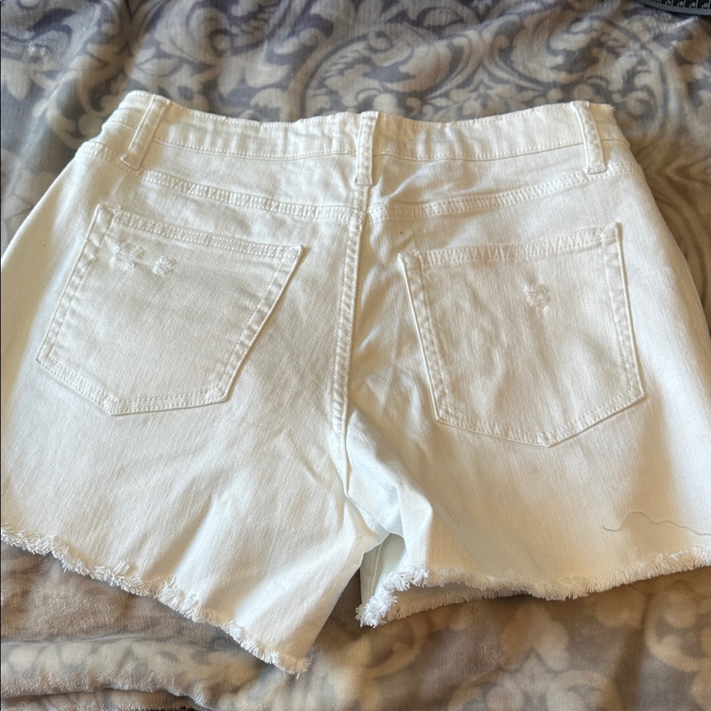 Zenana Outfitters White High-Rise Button-Fly Denim Shorts - Picture 4 of 4
